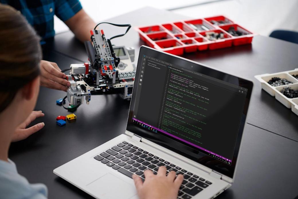 LEGO® MINDSTORMS® Education EV3 теперь совместим с языком программирования Python. LEGO® MINDSTORMS® Education EV3 теперь совместим с языком программирования Python.